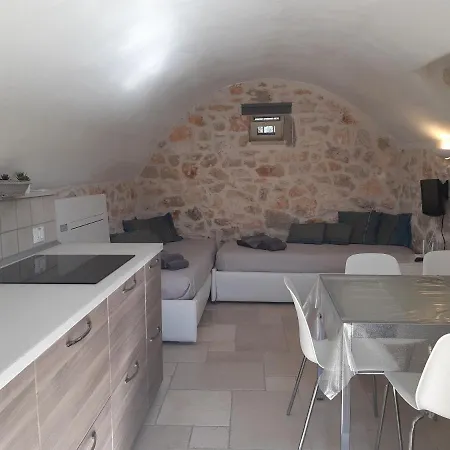 בית נופש Antico Trullo Ulmo צ'לייה מספיקה